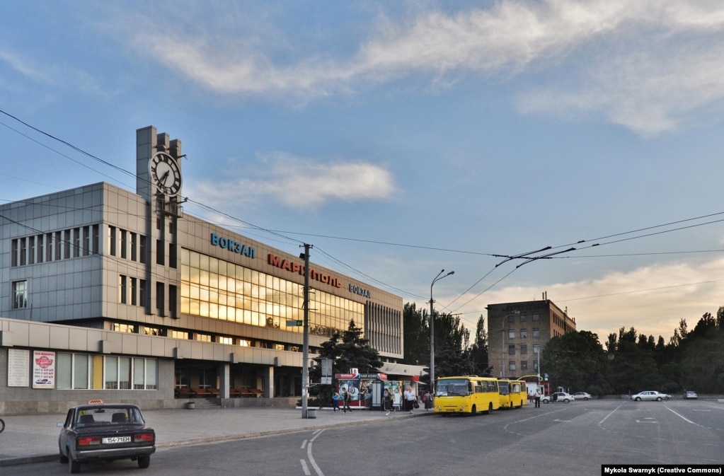 Stacioni kryesor i trenit në Mariupol, i fotografuar më 2013.