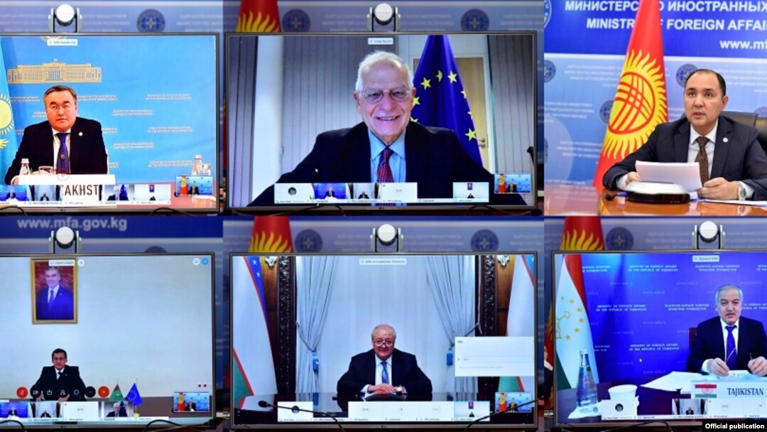 Евробиримдиктин тышкы саясат боюнча башкы комиссары Жозеп Боррель (ортодо), Казакстан, Тажикстан, Өзбекстан жана Түркмөнстандын тышкы иштер министрлери, Кыргызстандын тышкы иштер министринин биринчи орун басары Нуран Ниязалиев катышкан видео конференциясы, 17-ноябрь 2020-жыл.