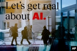 Një fotografi me mbishkrimin “Le të bëhemi realë për inteligjencën artificiale”.