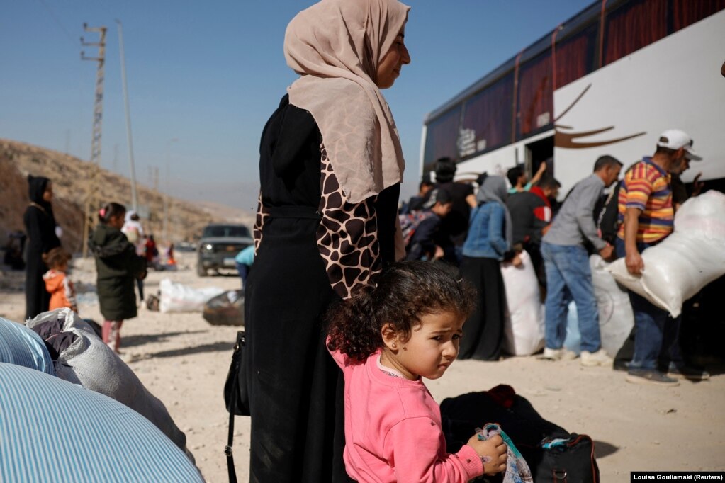 Më shumë se 400.000 fëmijë në Liban janë zhvendosur në tri javët e fundit, tha një zyrtar i agjencisë së Kombeve të Bashkuara për fëmijët. Ai paralajmëroi për &ldquo;gjeneratë të humbur&rdquo; në shtetin e përfshirë nga shumë kriza dhe që tani po përballet edhe me luftë.