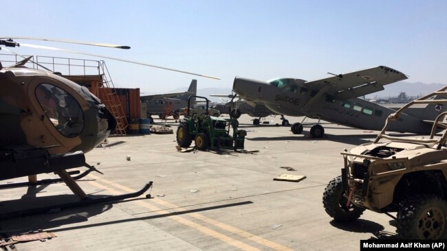 طیاره های جنگی تخریب شده در میدان هوایی نظامی کابل