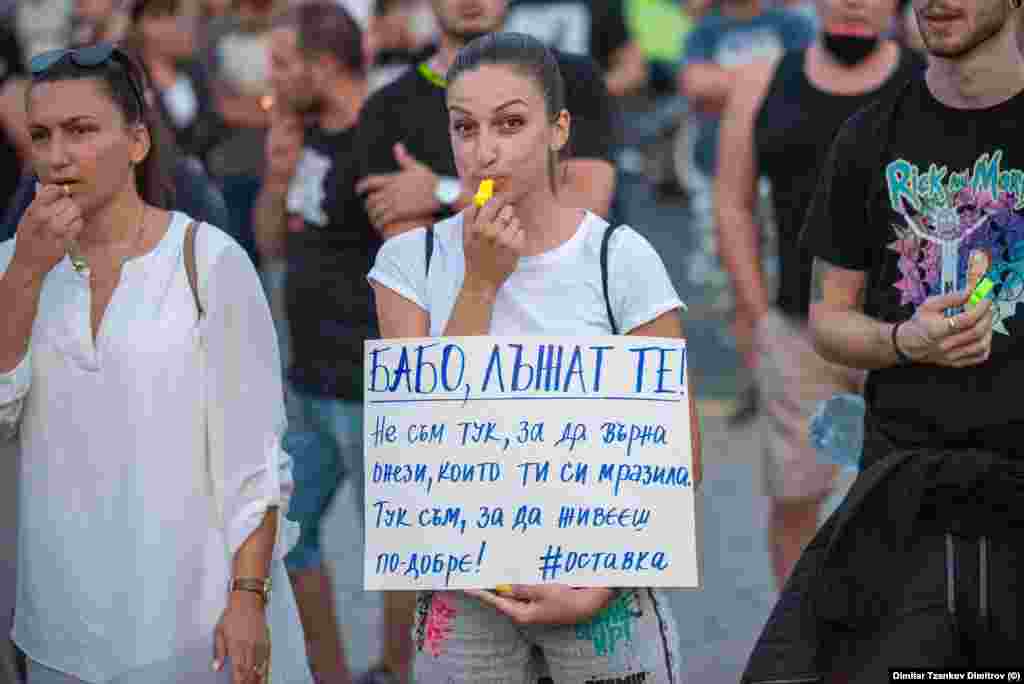 &quot;Баба, тие ве лажат! Јас не сум тука да ги вратам оние што ги мразевте. Јас сум тука за да живеам подобро! # оставка&quot;.