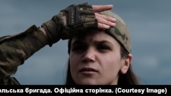 «Я вже молодший лейтенант і керую взводом де самі чоловіки. Різного віку, від  20 до  50 років і всі як один слухаються. Це авторитет, набутий роками...» – Вікторія «Руна» Ковбасюк
