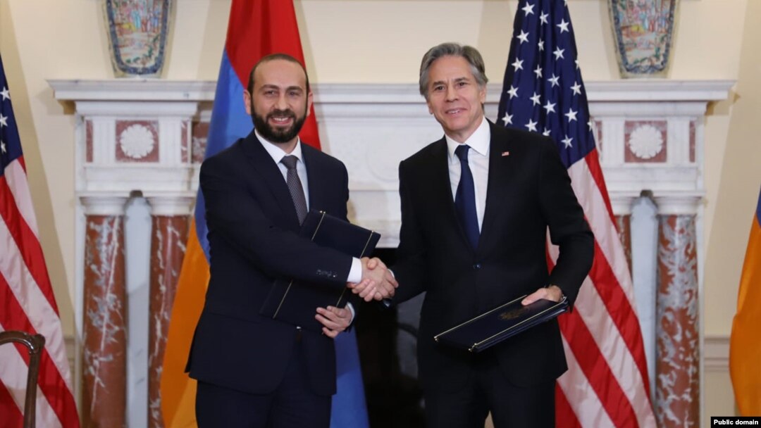 U.S. Secretary of State Antony Blinken (right) welcomes Armenian Foreign Minister Ararat Mirzoyan for talks in
Washington, D.C., in May.
