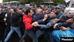 Armenia - Riot police clash with opposition protesters blocking a street in Yerevan, May 2, 2022.