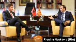 Средба меѓу министрите за надворешни работи на Македонија и на Албанија, Бујар Османи и Гент Цакај во Скопје