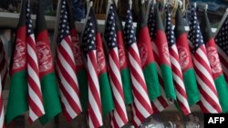د افغانستان او امریکا بیرغونه
