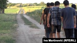 Izbeglice i migranti na balkanskoj ruti, u selu Majdan u blizini granice sa Rumunijom, 11. avgust 2021. 