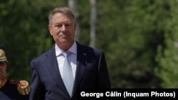 A fost sau un informat Președintele Klaus Iohannis că premierul, miniștrii și liderii coaliției de guvernământ discută proiecte vădit anti-democratice? Sau a dat undă verde înainte? Europa Liberă va adresa aceste întrebări Palatului Cotroceni.