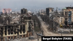 Гледка от Мариупол, най-тежко пострадалият град от началото на руската инвазия в Украйна на 24 февруари. Снимката е от 3 май, 2022 г.