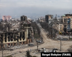 Вигляд на зруйнований російськими військами Маріуполь. Квітень 2022 року