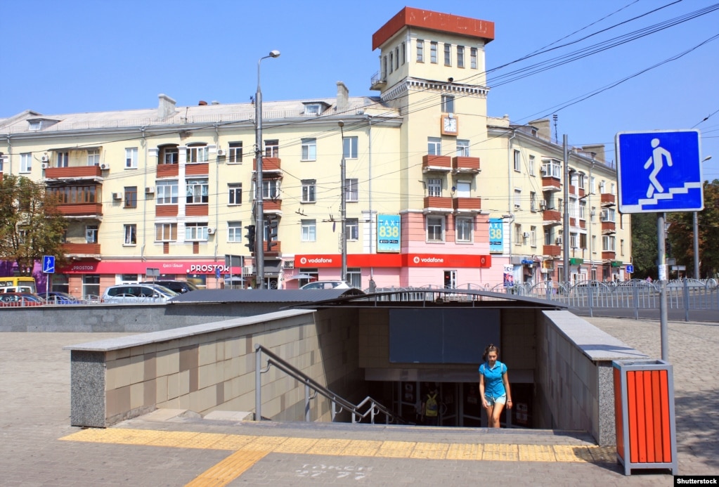 Qendra e Mariupolit, një qytet në rajonin e Donjeckut që dikur ishte shtëpi e rreth 420.000 njerëzve, fotografi e bërë në vitin 2019.