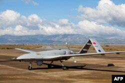 Турецкий ударный БПЛА Bayraktar TB2 на турецкой военной базе в непризнанной Республике Северного Кипра. Октябрь 2019 года