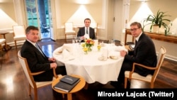 EU Special Representative Miroslav Lajcak (left) meets Kosovar Prime Minister Albin Kurti (center) and Serbian President Aleksandar Vucic at an informal dinner in Berlin.