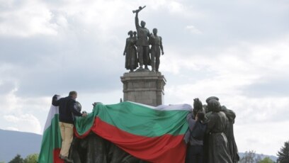 Идеята да се опакова паметникът на Съветската армия в София