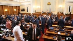 Депутатите гласуваха намаляването на ДДС ставката за хляба и доставките на природен газ