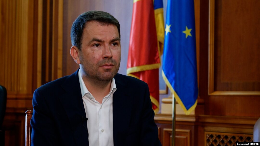 Cătălin Drulă spune că România, în contextul războiului, nu este curajoasă și asta o face să nu beneficieze de respectul de care s-ar putea bucura la nivel european. Noi nu suntem lideri, spune liderul USR, suntem cei care urmează, cei care așteaptă să vadă ce se întâmplă. 