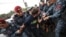 Полицейские задерживают протестующих, Ереван, 4 мая 2022 г․