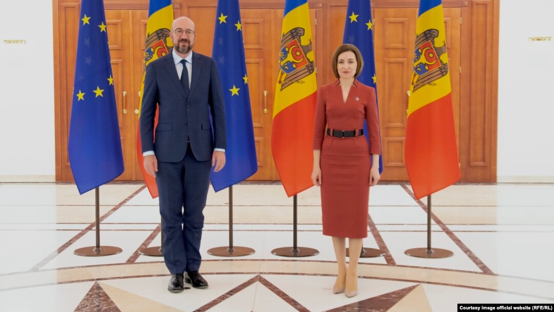 Moldovan President Maia Sandu (right) meets with the president of the European Council, Charles Michel, in Chisinau on May 4.