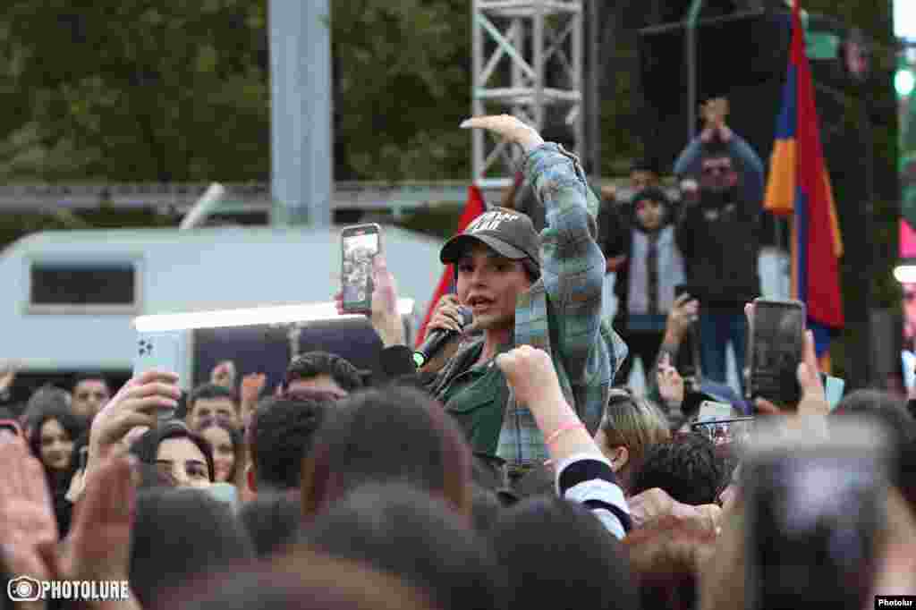 Armenian singer Sirusho performs during a demonstration in Yerevan calling for the resignation of Pashinian.&nbsp; More than 200 people were detained by police on May 3, the day this photo was taken.&nbsp;&nbsp;
