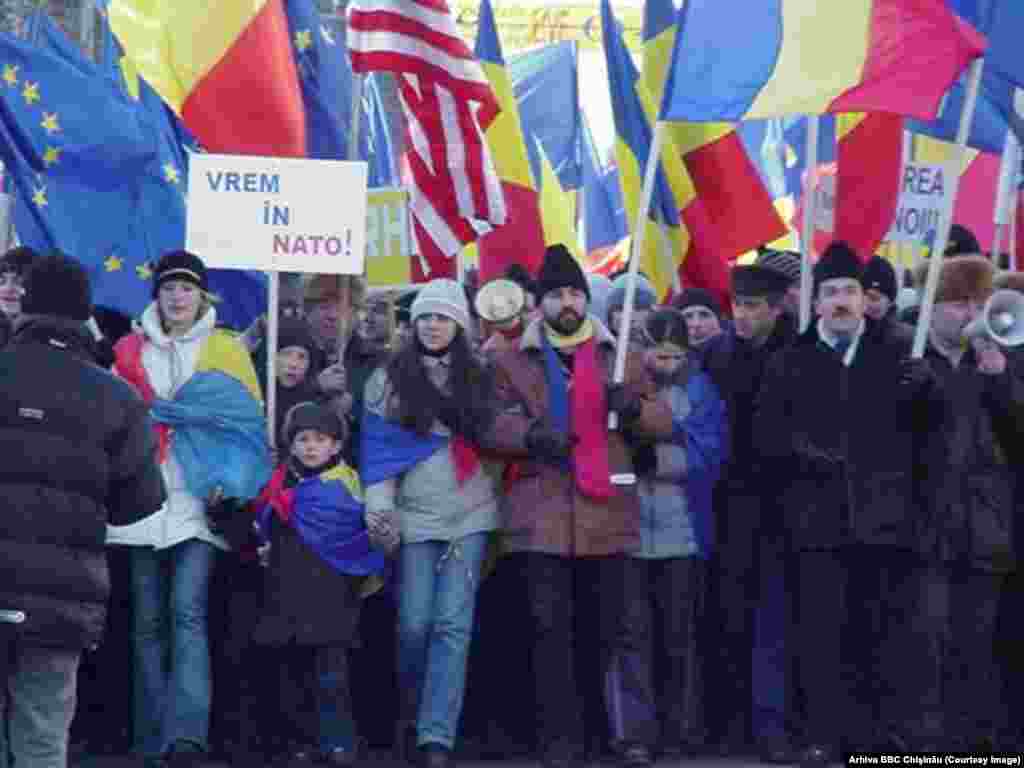 2 februarie 2003, în fruntea coloanei Iurie Roşca şi Vlad Cubreacov, liderii PPCD