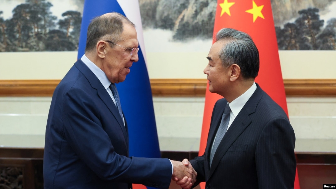Ministrul rus de Externe, Serghei Lavrov se află în China unde s-a întâlnit cu omologul său chinez, Wang Yi. 