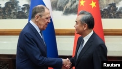 Ministrul rus de Externe, Serghei Lavrov se află în China unde s-a întâlnit cu omologul său chinez, Wang Yi. 
