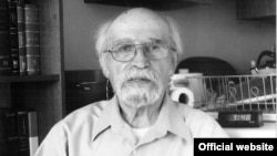 محمود عنايت. عکس از علی دهباشی، وبسایت مجله بخارا