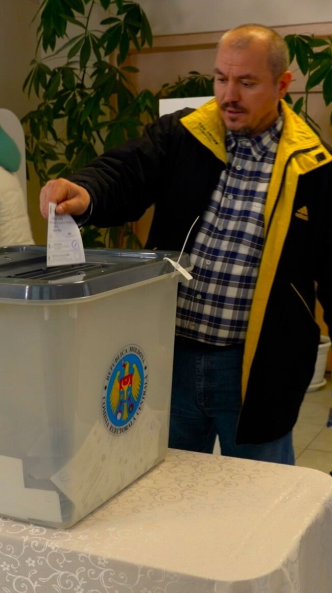 Moldovan Voters Have High Hopes In Nail-Biting Presidential Runoff