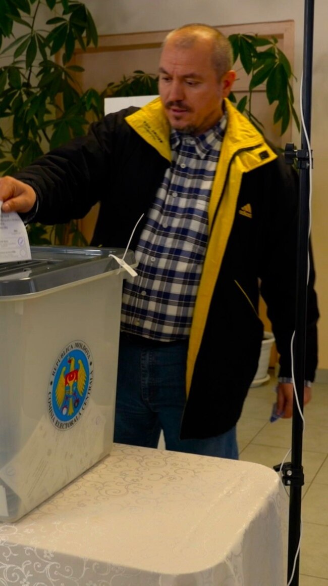 Moldovan Voters Have High Hopes In Nail-Biting Presidential Runoff