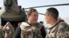 فرانس یوزف یونگ، وزیر دفاع آلمان در جریان دیدار از افغانستان
