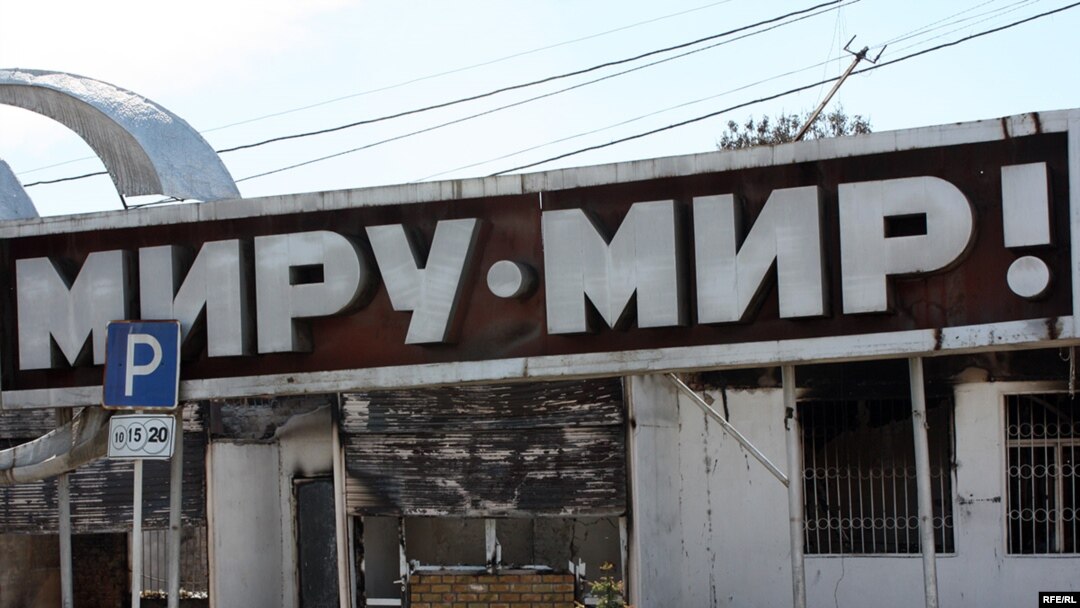 Сожженный магазин в Оше, 18 июня 2010