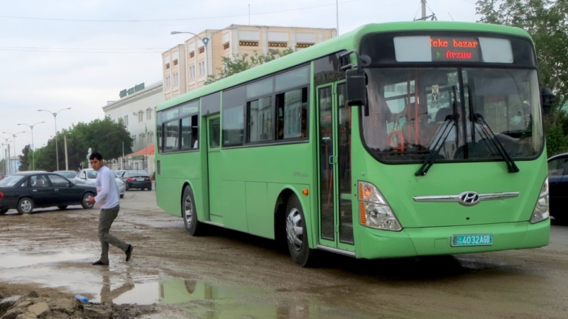 Türkmenabatda jemgyýetçilik awtobus gatnawy seýrekleşdi - ýaşaýjylar