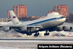 Ilyushin Il-80, aeronava militară rusă modificată de la avionul de linie Ilyushin Il-86, cunoscut sub numele de Doomsday Plane.