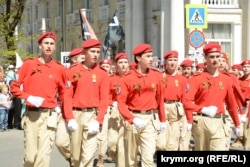 Школьники из Юнармии на параде в честь 9 мая, который в России называют «День победы». Севастополь, Крым, 9 мая 2022 года