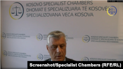 Ish-presidenti i Kosovës, Hashim Thaçi gjatë paraqitjes pranë Dhomave të Specializuara në Hagë më 10 maj 2022.