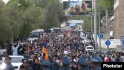 Шествие сторонников оппозиции в Ереване. 4 мая 2022 г. 