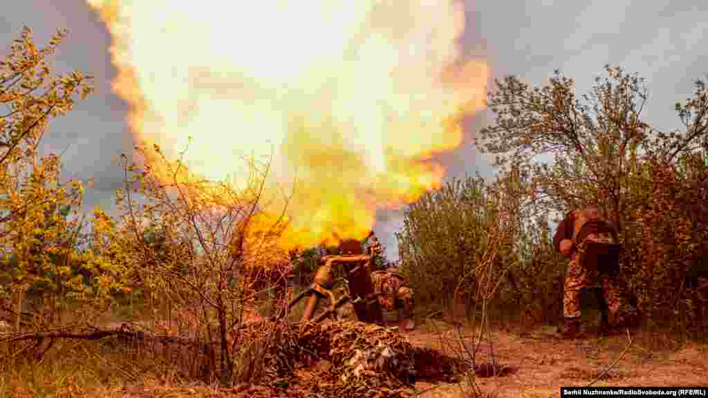 Ukrainian mortarmen fire at enemy positions. With a maximum range of 7 kilometers, the MP-120 is considered a very effective weapon.