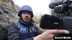 Jurnalistul RFE/RL Ucraina, Marian Kushnir, pe 22 aprilie, 2022. El a relatat constant de pe linia frontului, iar reportajele sale video au fost preluate frecvent de presa internațională.