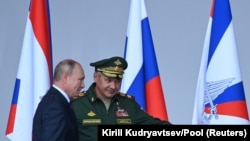 Министр обороны Сергей Шойгу и президент РФ Владимир Путин