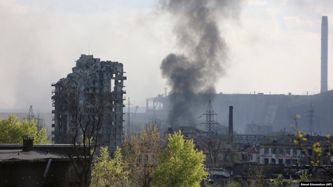 Smoke rises from the Azovstal metallurgical plant in Mariupol on May 4. 