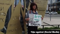 In Ufa, Yulia Samoilova was detained after she held up a sign reading, “My grandfather fought against fascism.”