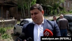 Armenia - Judge Boris Bakhshiyan speaks to journalists after being released from prison, Yerevan, May 7, 2022