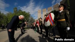 Представители высшего руководства Армении посетили воинский пантеон «Ераблур» в Ереване, чтобы воздать дань уважения памяти погибших за Родину. 9 мая 2022г.