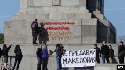  Паметникът на руската войска осъмна оцветен точно на 9 май 