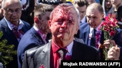 Ruski amasador u Poljskoj Sergej Andrejev najavio je da će uputiti formalni protest nakon što je poliven crvenom bojom, 9. maj 2022.