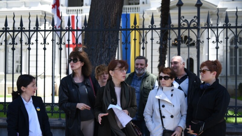 Грузин юстиция министри Саакашвилини жалпы ооруканага которууну сунуш кылды