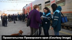 Украински бегалци од Мариупол во рускиот Приморски крај во мај.