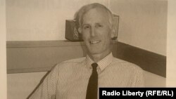 Dr. Iain Elliot in the Radio Liberty offices in Munich, (West) Germany, ca.1991-92