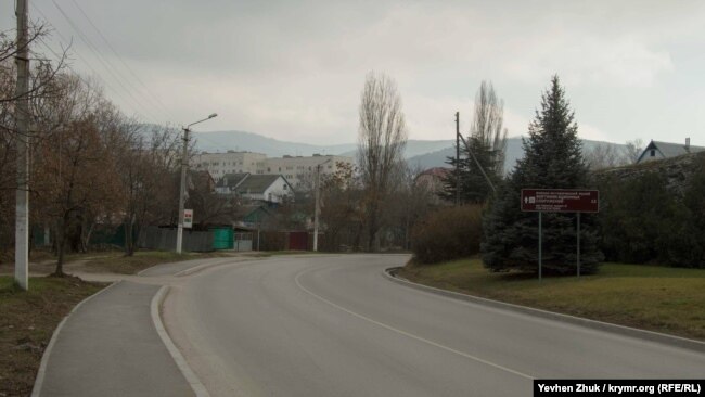 Приблизительно здесь, на улице Новикова, начинается Кадыковка – бывшее село Кадыкой